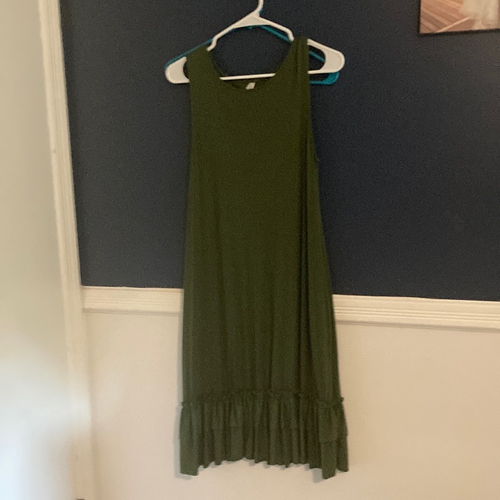 Green sleeveless t-shirt dress. Ruffle bottom.